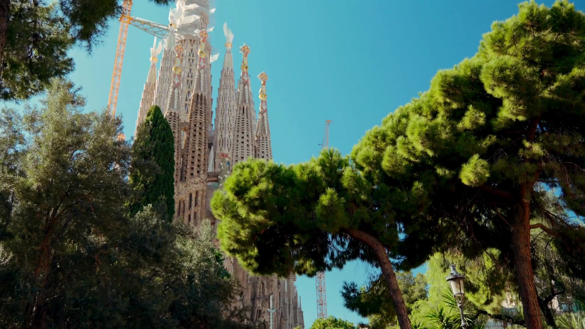 La Sagrada Família vista desde la Plaça de Gaudí